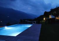 Pool bei Nacht
